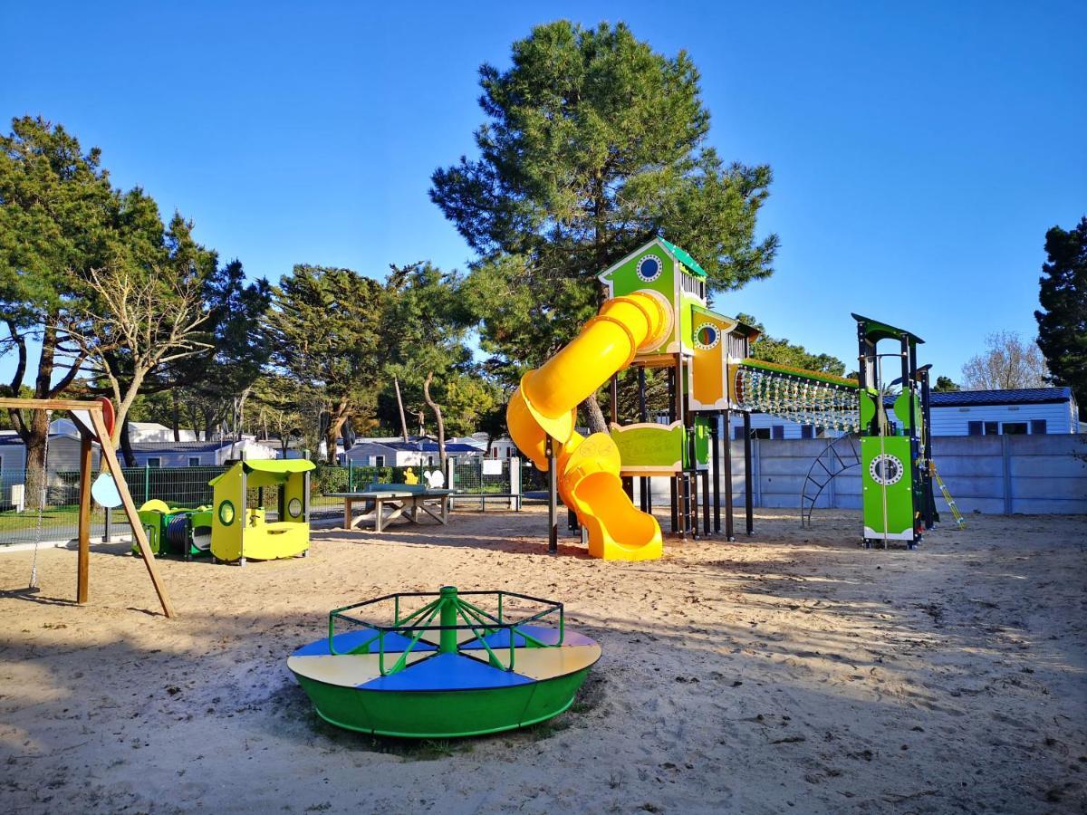 Camping Le Clos Des Pins Hotel Saint-Hilaire-de-Riez Exterior foto